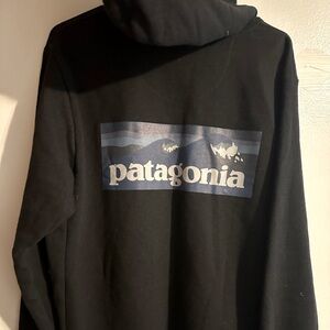 Patagonia men’s medium/ladys large hoodie